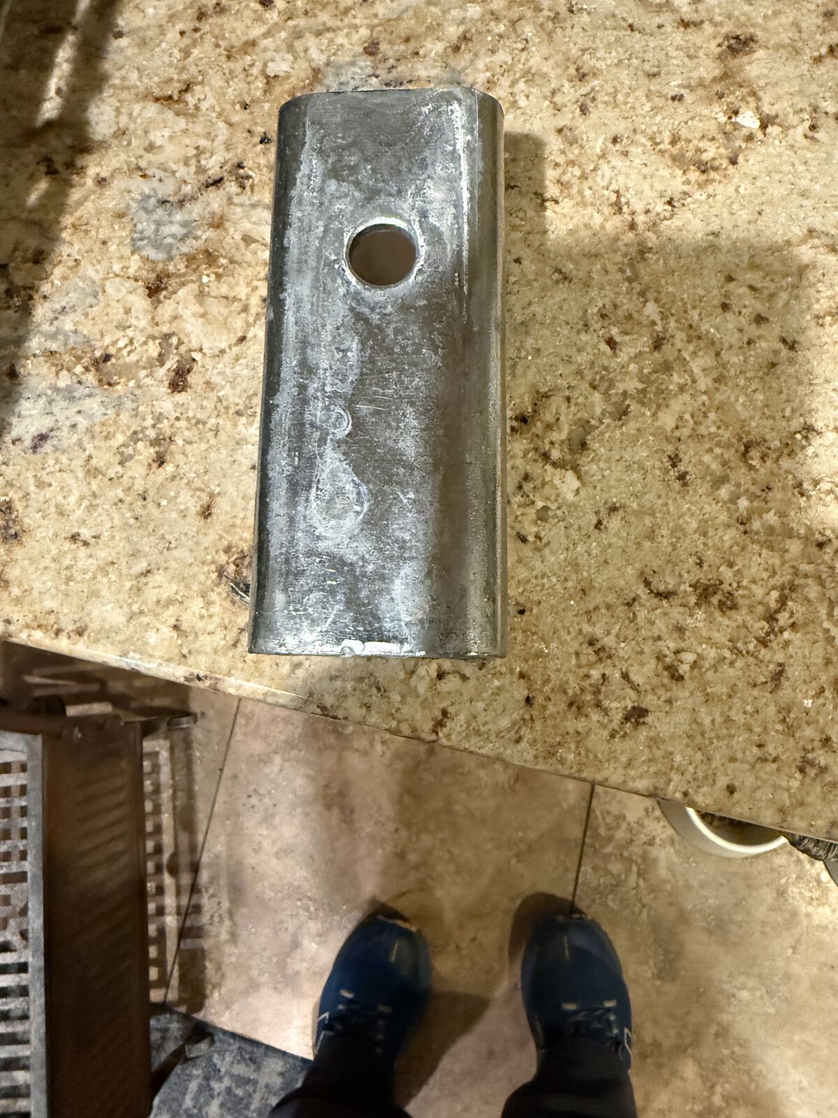 Truck receiver adaptor to 2" from 2.5"