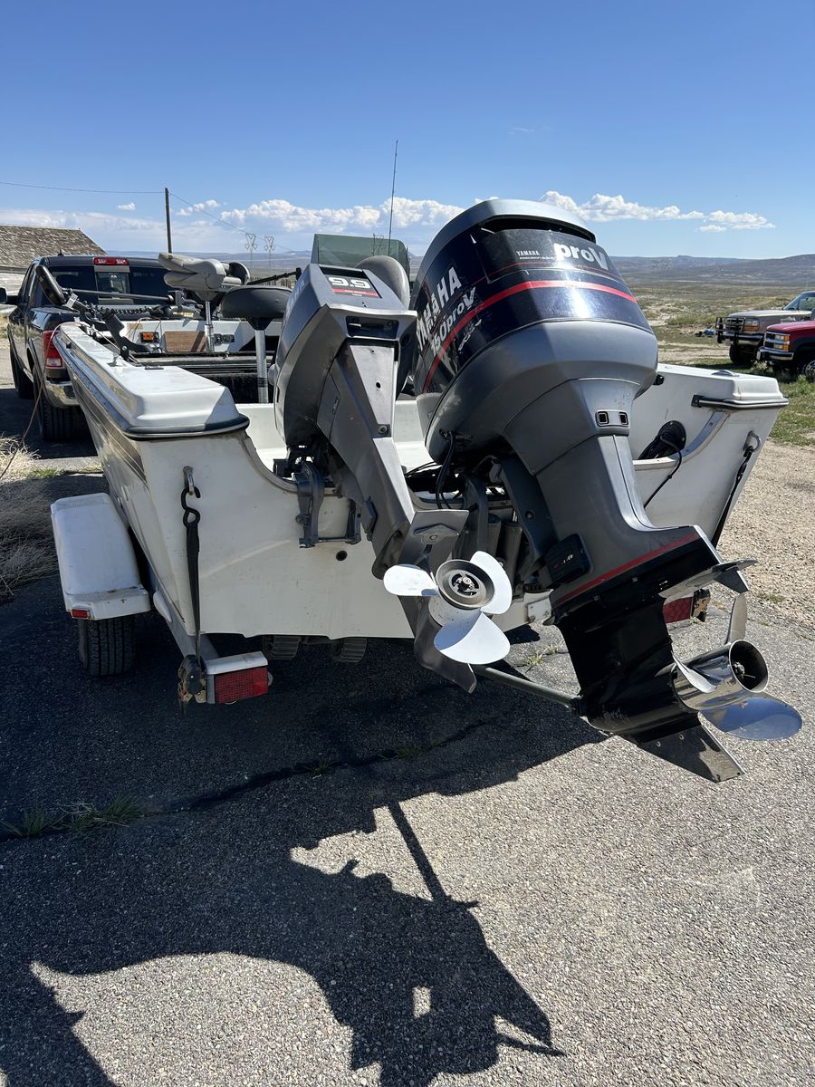 Yarcraft boat