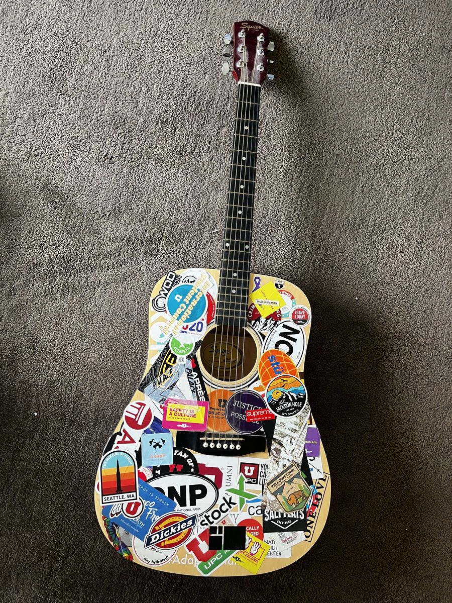 Squier by Fender SA-150 Acoustic Guitar – Great Condition