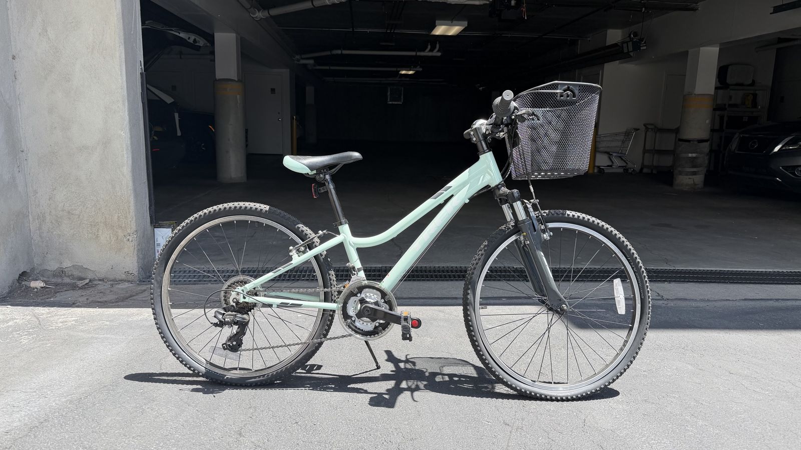 TREK Clarity 24" Kids Hybrid Bike - Mint Green, Front Basket, 7-Speed