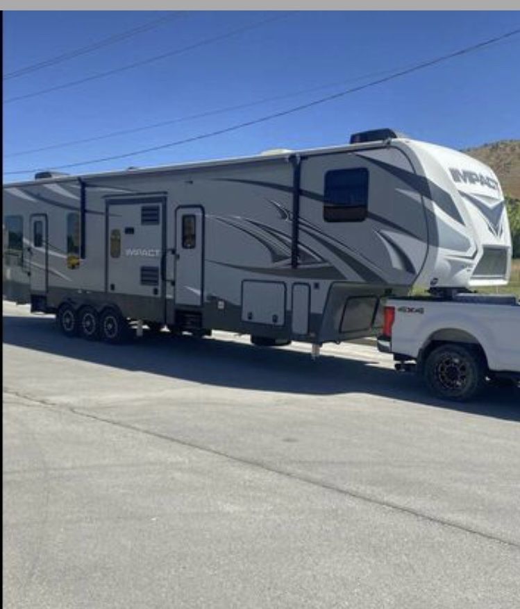 2017 Keystone Fuzion Impact 391