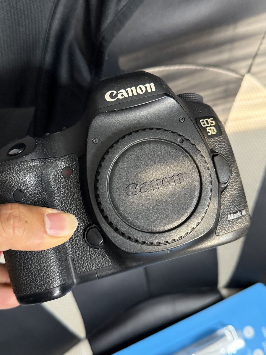 Canon 5d III 465$, 28-300mm L 750$