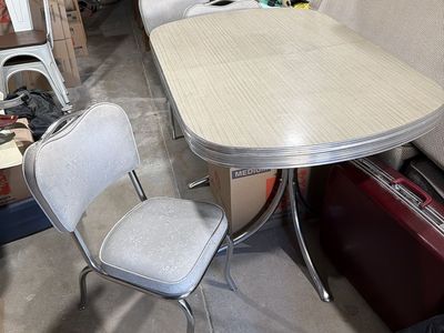 Vintage table and chairs excellent condition