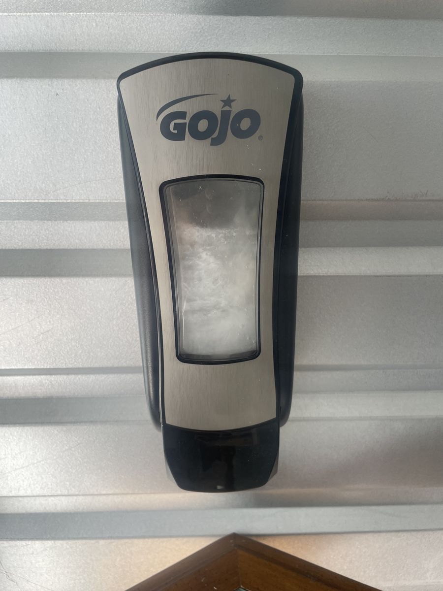 GoJo Soap Dispenser / Handsoao Body wash