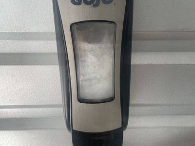 GoJo Soap Dispenser / Handsoao Body wash