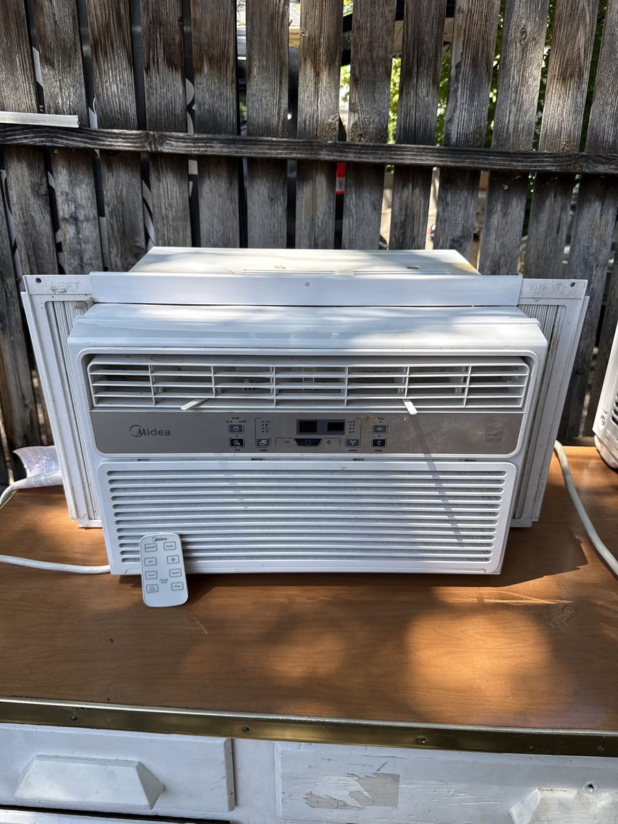 Midea Window Air Conditioner with Remote Control - White