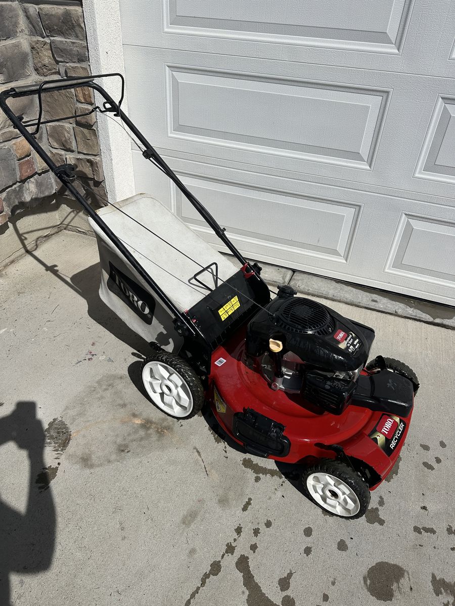 Toro Recycler Self-Propelled Lawn Mower