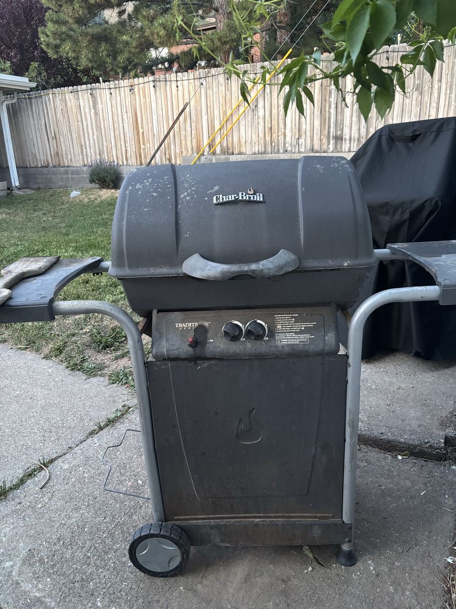 CharBroil Propane BBQ Barbecue Grill