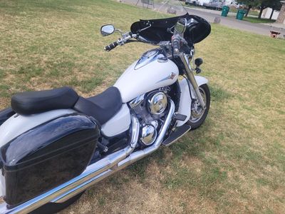 Kawasaki Vulcan 1600 Motorcycle - White, Black Saddlebags & Windshield.