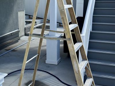 8’ FIBERGLASS STEP LADDER-WERNER BRAND