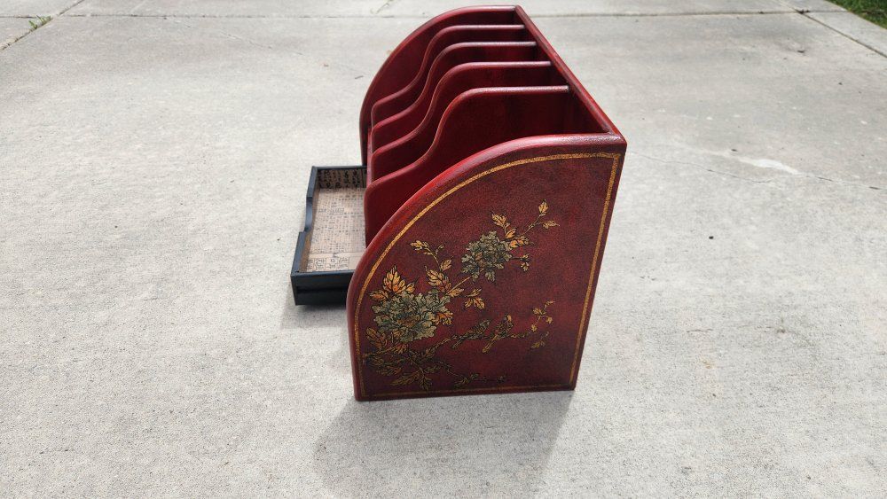 Decorative desktop organizer