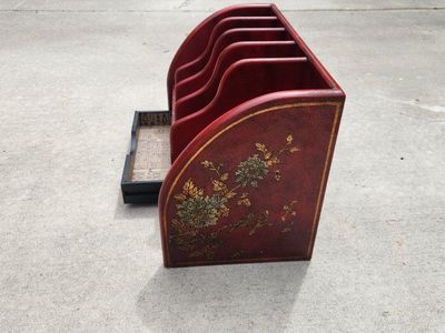 Decorative desktop organizer