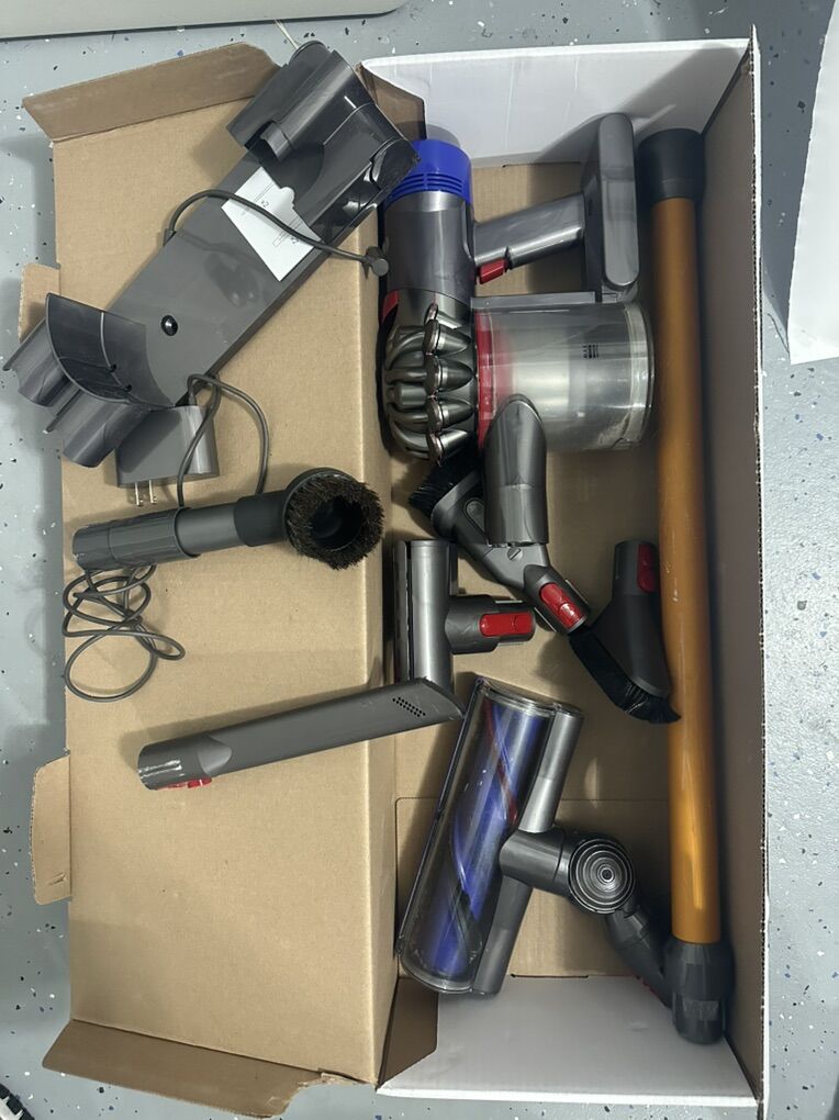 Dyson V8 With Attachments