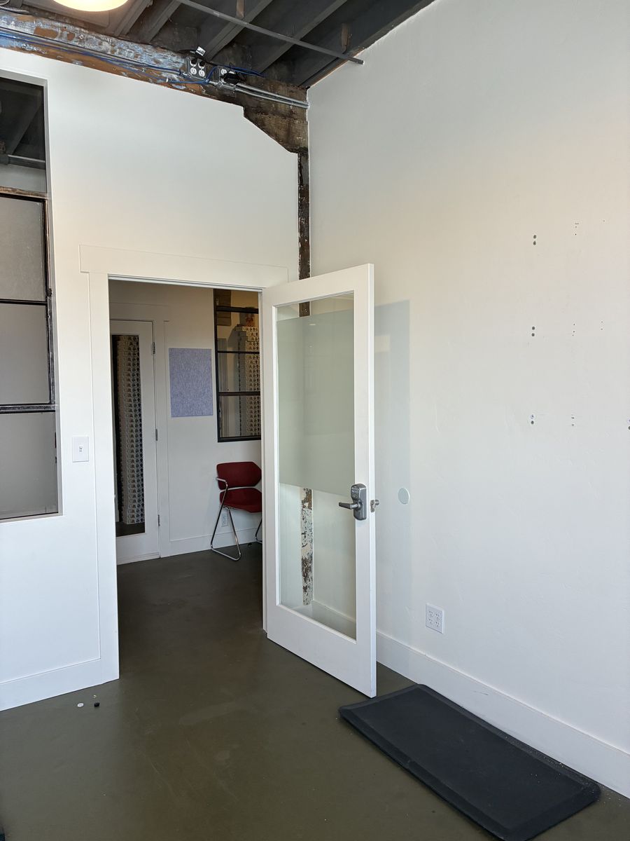 Main image 5
