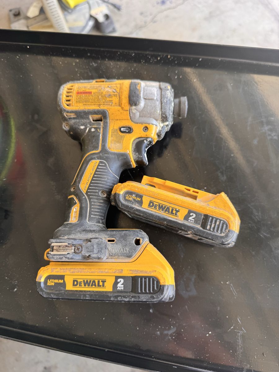 DEWALT 20V MAX XR Brushless Cordless Impact Driver w/ 2.0Ah Battery