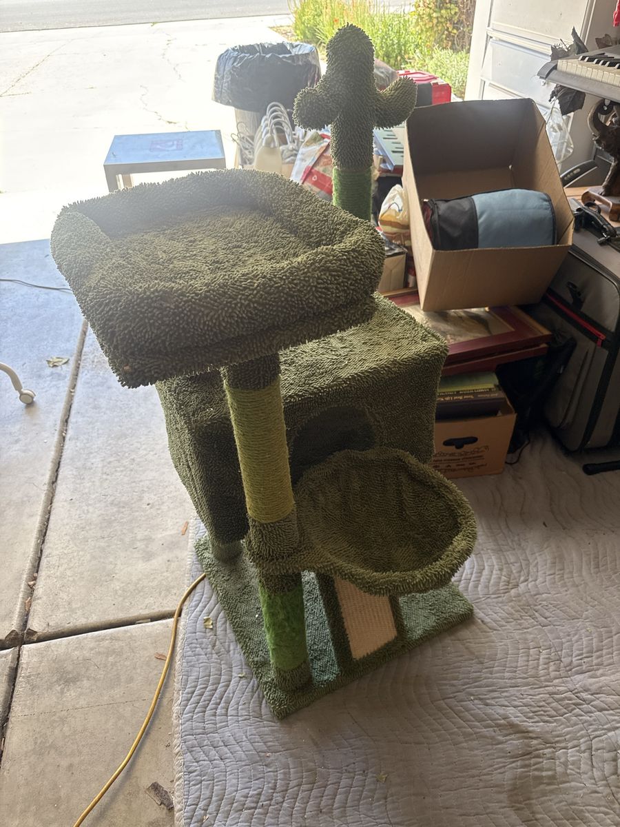 Green Cactus Multi-Level Cat Tree Tower with Scratching Posts