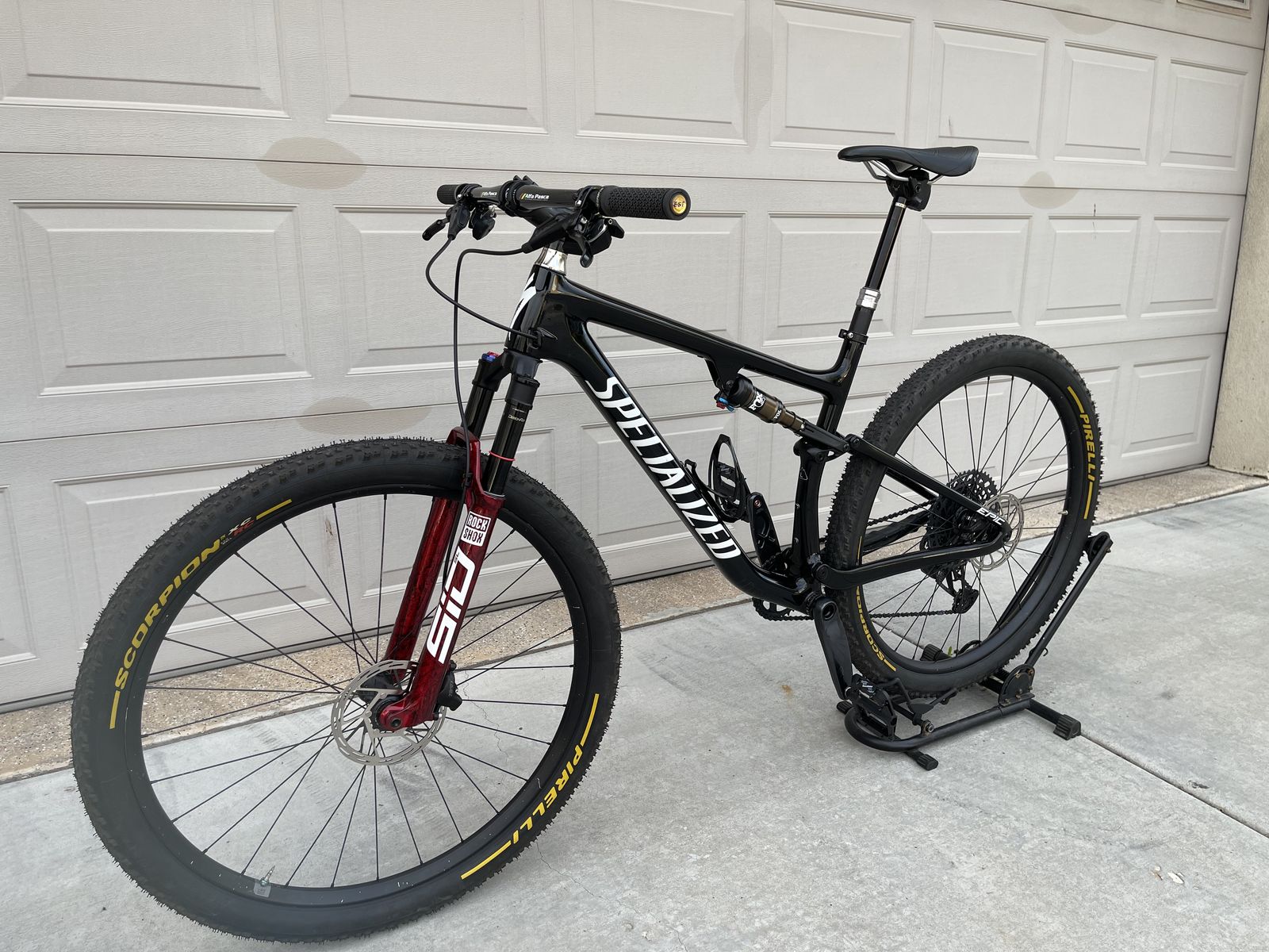 Specialized Epic Evo AXS (L.) Like New