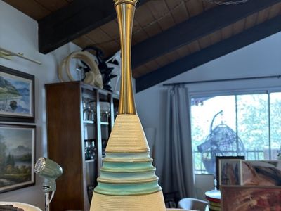 Fab Mid Century Modern ceramic lamp. Atomic era. MCM table lamp