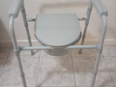 Bedside Commode Medical Toilet Chair with Pail and Lid