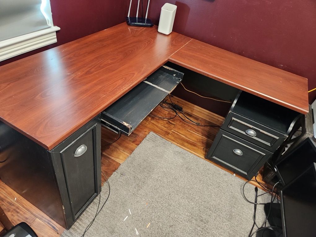 L Shaped Desk And File Caninet