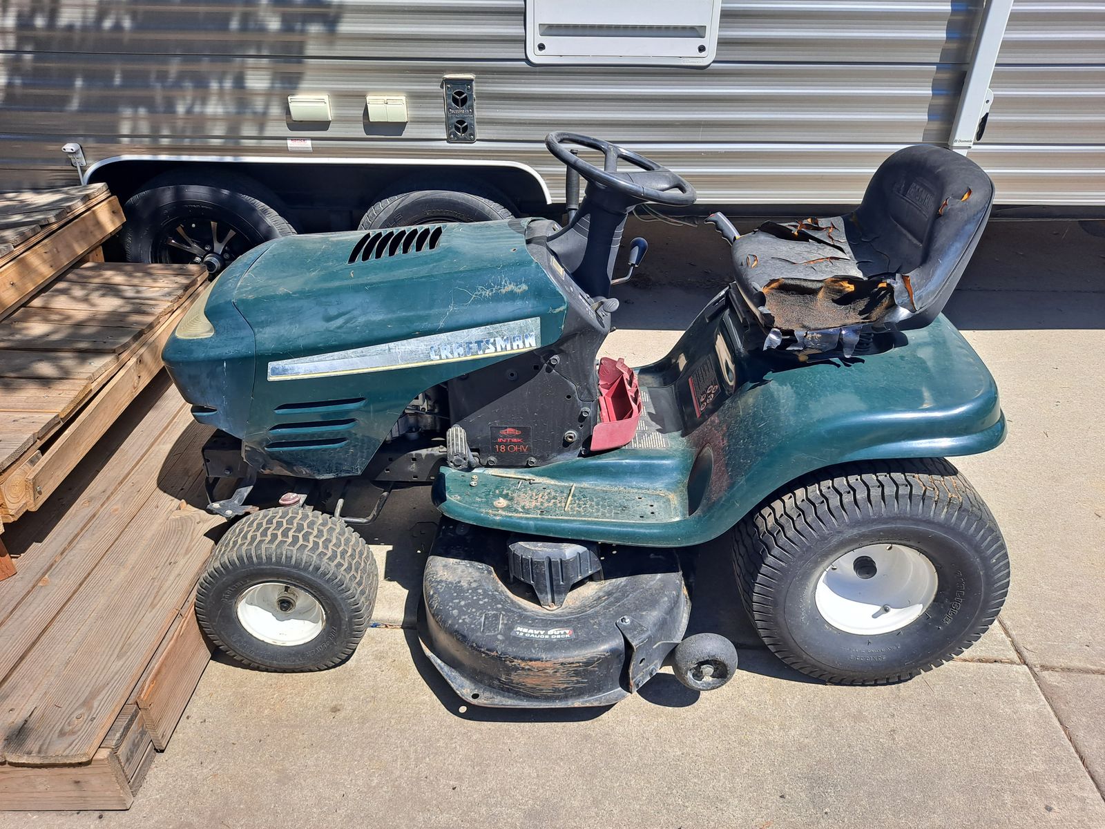 Craftsman lawn tractor, needs work