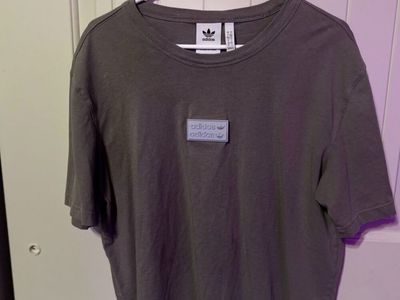 Adidas Originals Trefoil Patch T-Shirt Gray Size Large