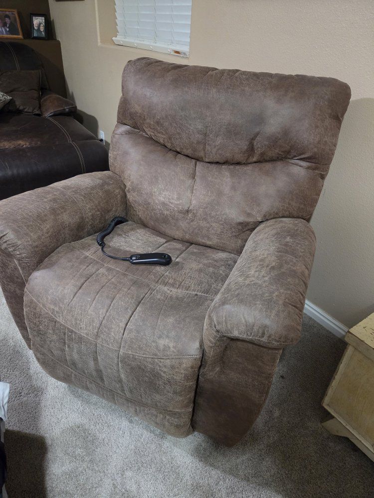 La Z Boy lift Chair Recliner