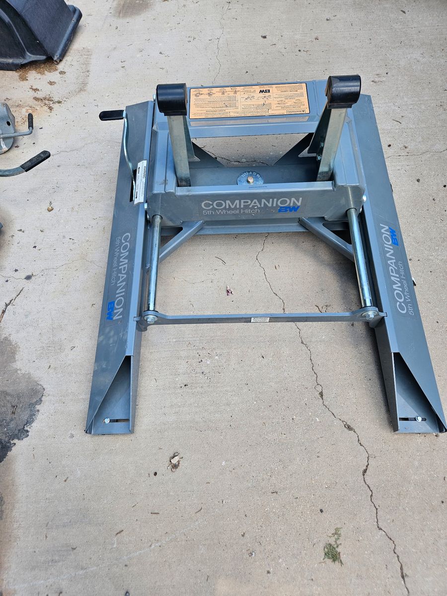 B&W Companion sliding 5th wheel hitch