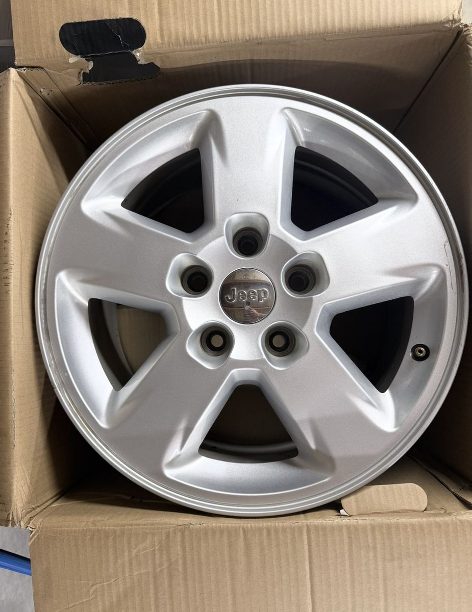 17" Jeep Grand Cherokee Laredo Factory Wheels (4 wheels) - 5x5 Pattern
