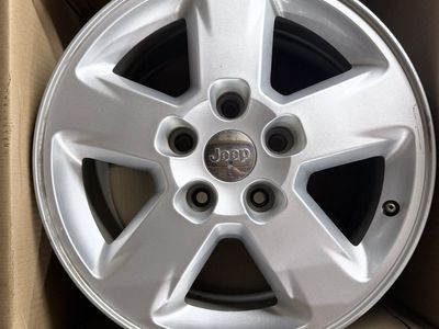 17" Jeep Grand Cherokee Laredo Factory Wheels (4 wheels) - 5x5 Pattern