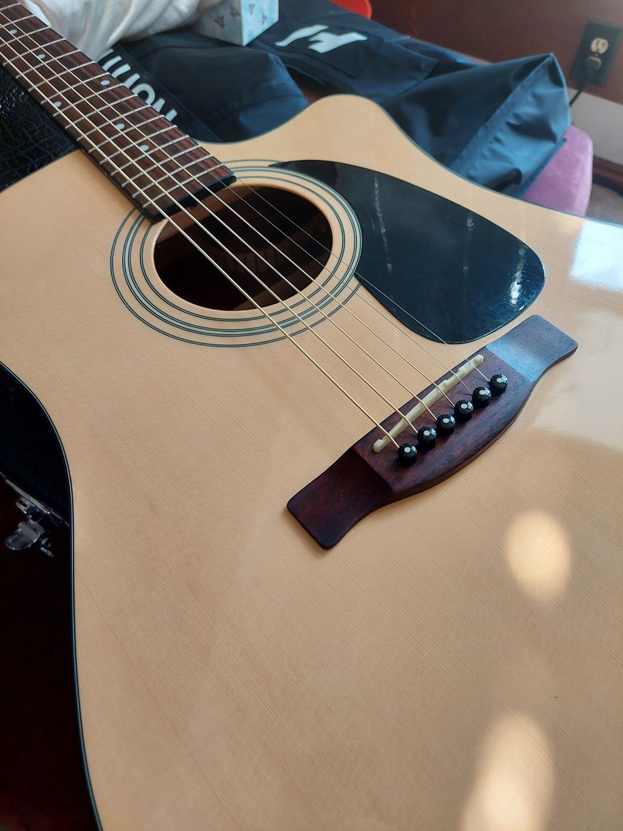 Excellent Fender Acoustic Guitar with Case. Set up by professional tech. Easy playing Student guitar