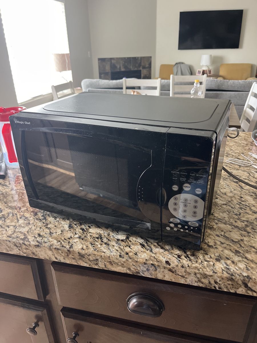 Magic Chef Countertop Microwave