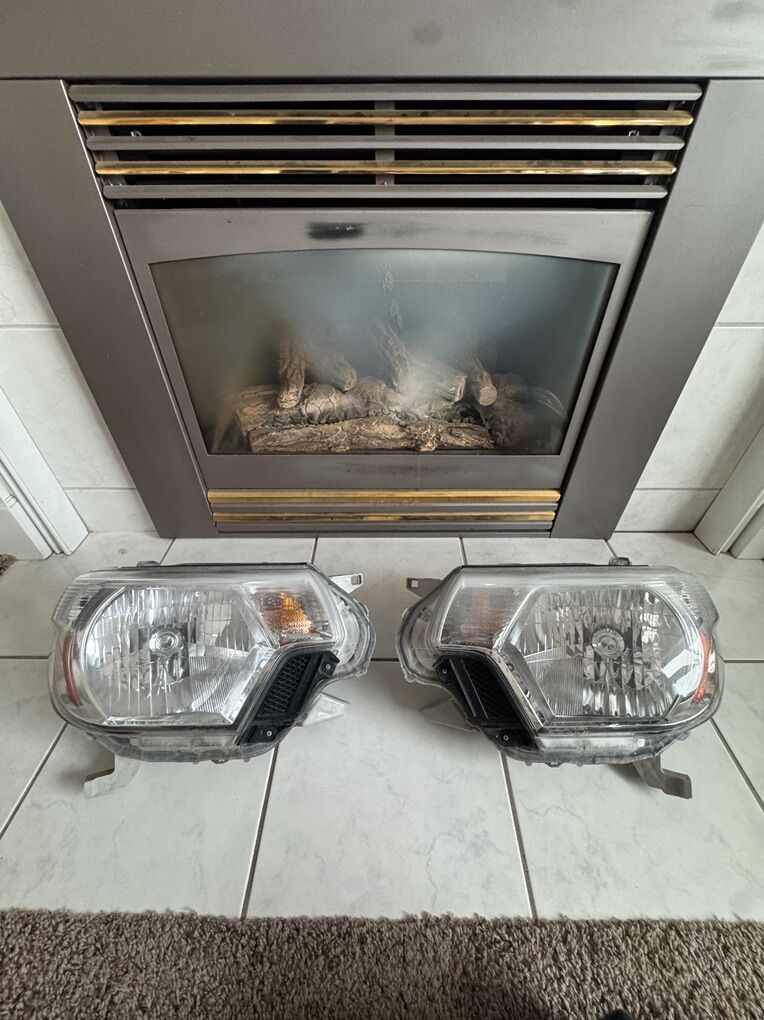 2012-2015 Toyota Tacoma OEM Headlights