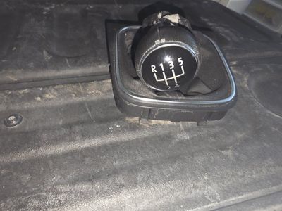 Volkswagen VW 5-Speed Manual Gear Shift Knob with Leather Boot R135/24 Pattern Used