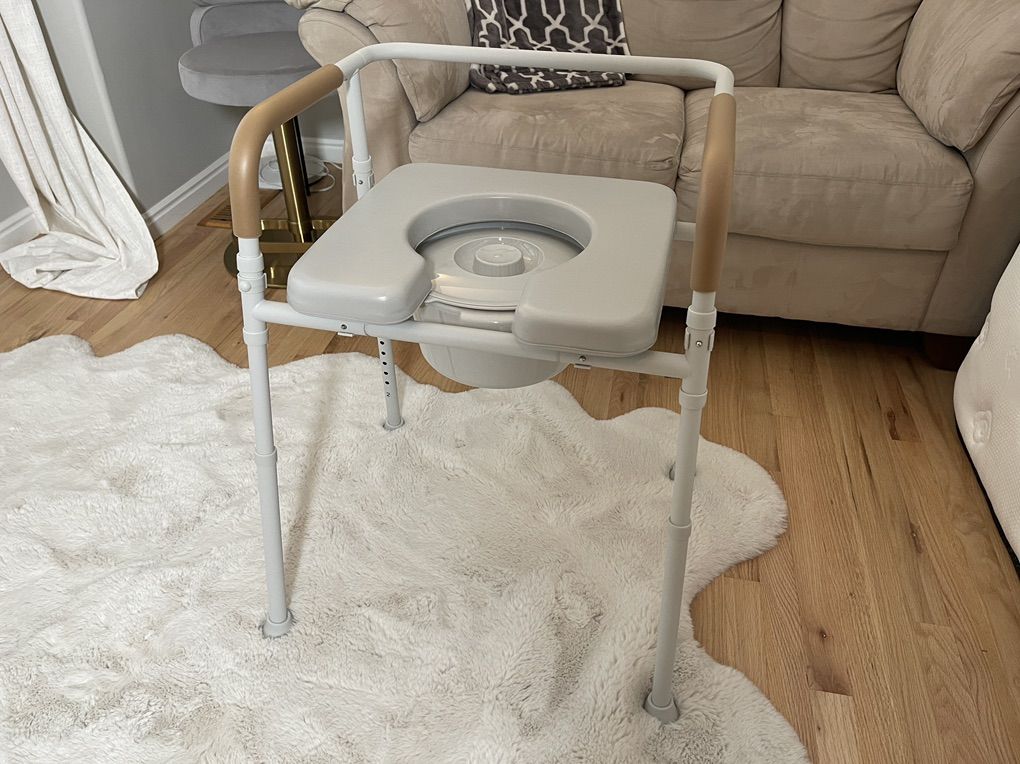 NEW! Bedside Commode Toilet Chair With Bedpan