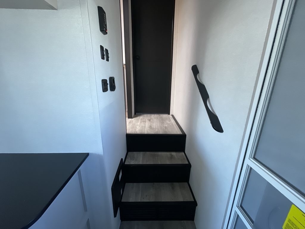 Main image 33