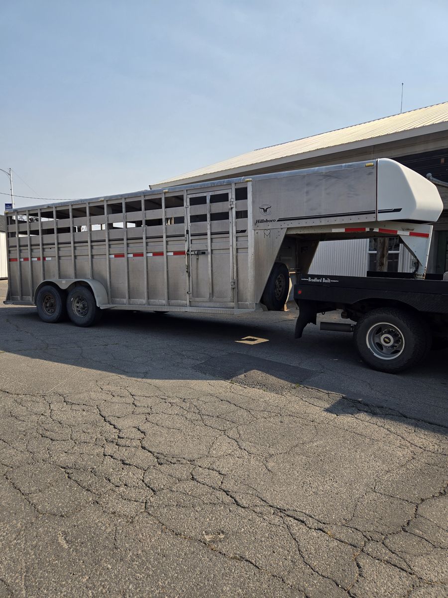2002 Aluminum Stock trailer