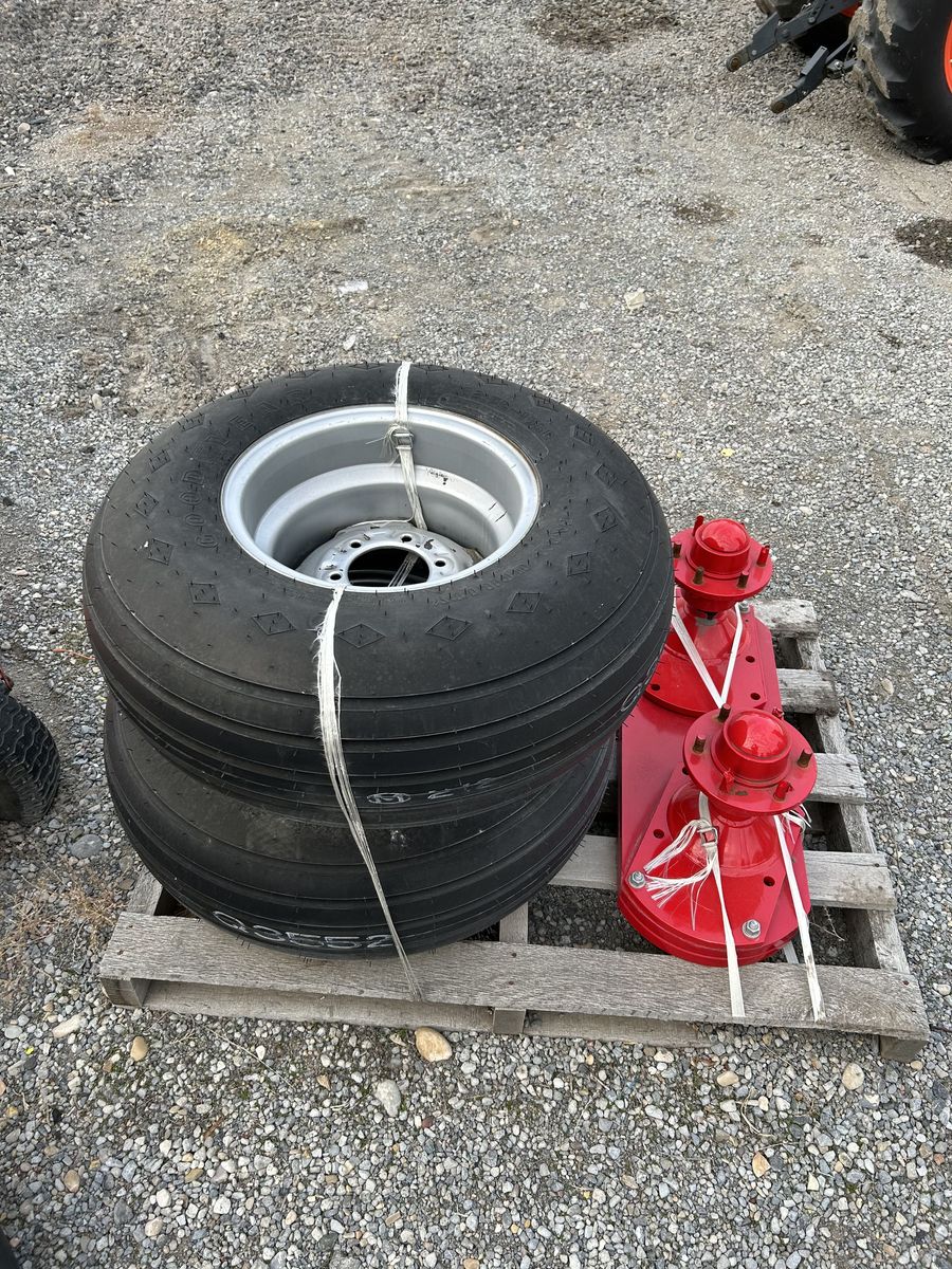 Massey Ferguson 1844S Small Baler Tandem Wheel Kit