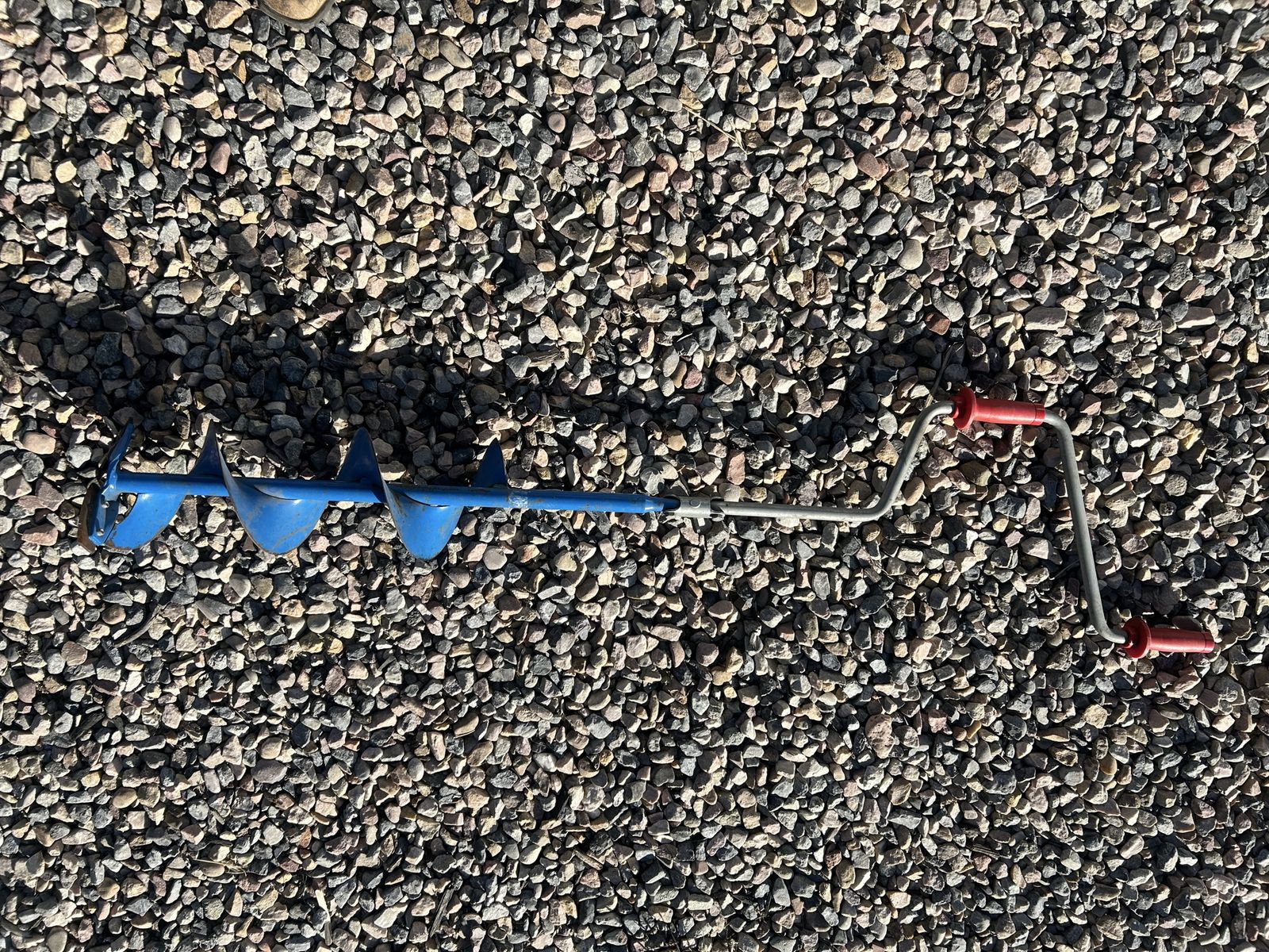 Ice fishing auger