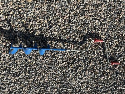 Ice fishing auger