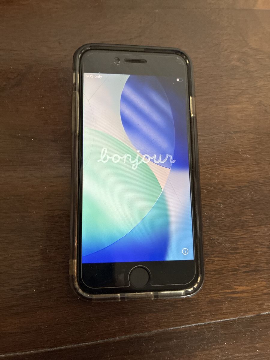 iPhone SE 2nd generation 2020 black good condition unlocked includes case