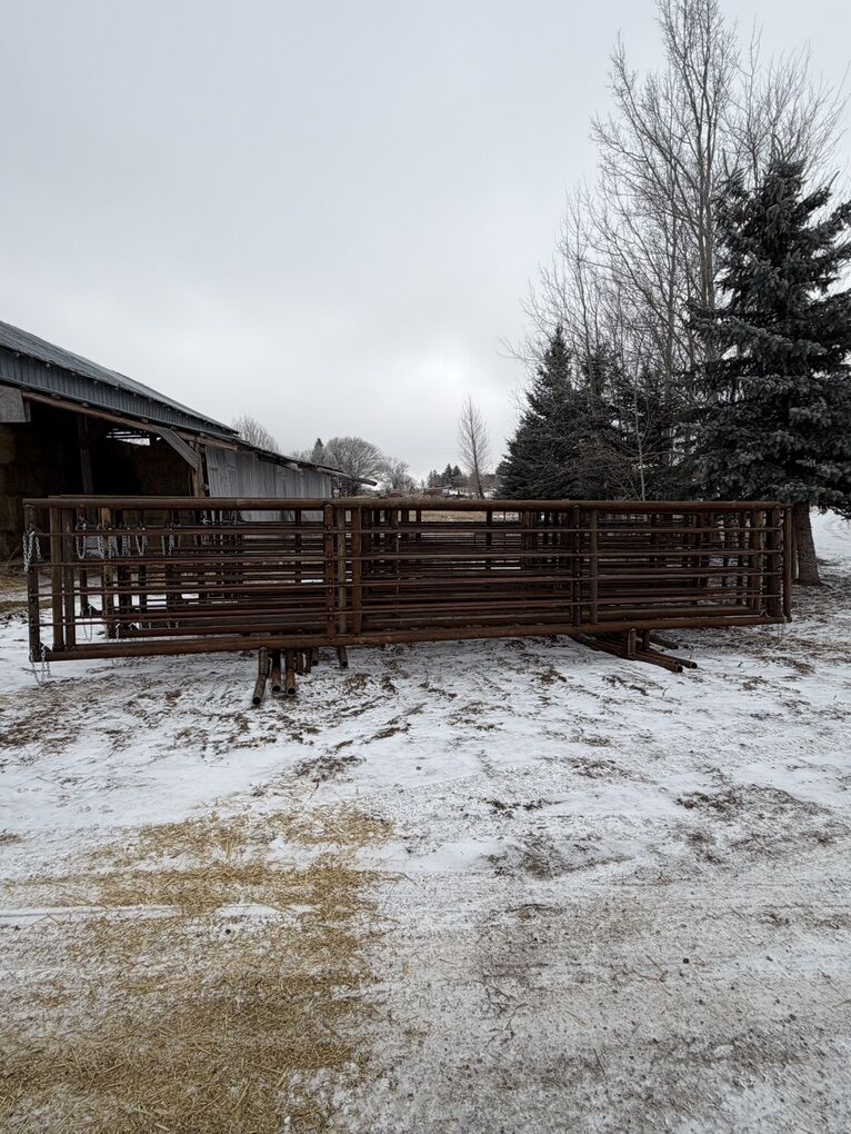 Built-Tough 24ft Freestanding Panels