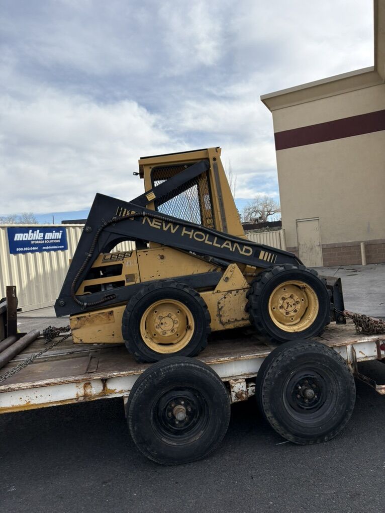 1989 New Holland L555 Deluxe