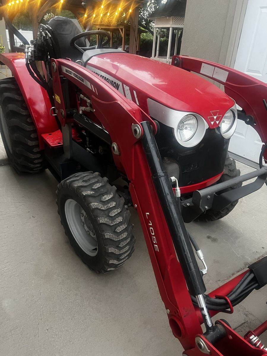 Massey Ferguson 4x4 loader
