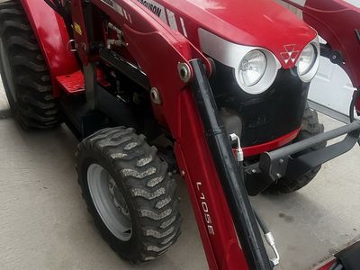 Massey Ferguson 4x4 loader