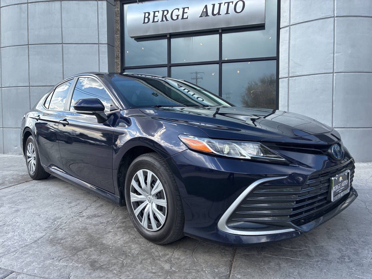 2022 Toyota Camry Hybrid LE