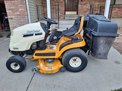 Cub Cadet lawn tractor LT1045 + full Grass catch system, 373hrs