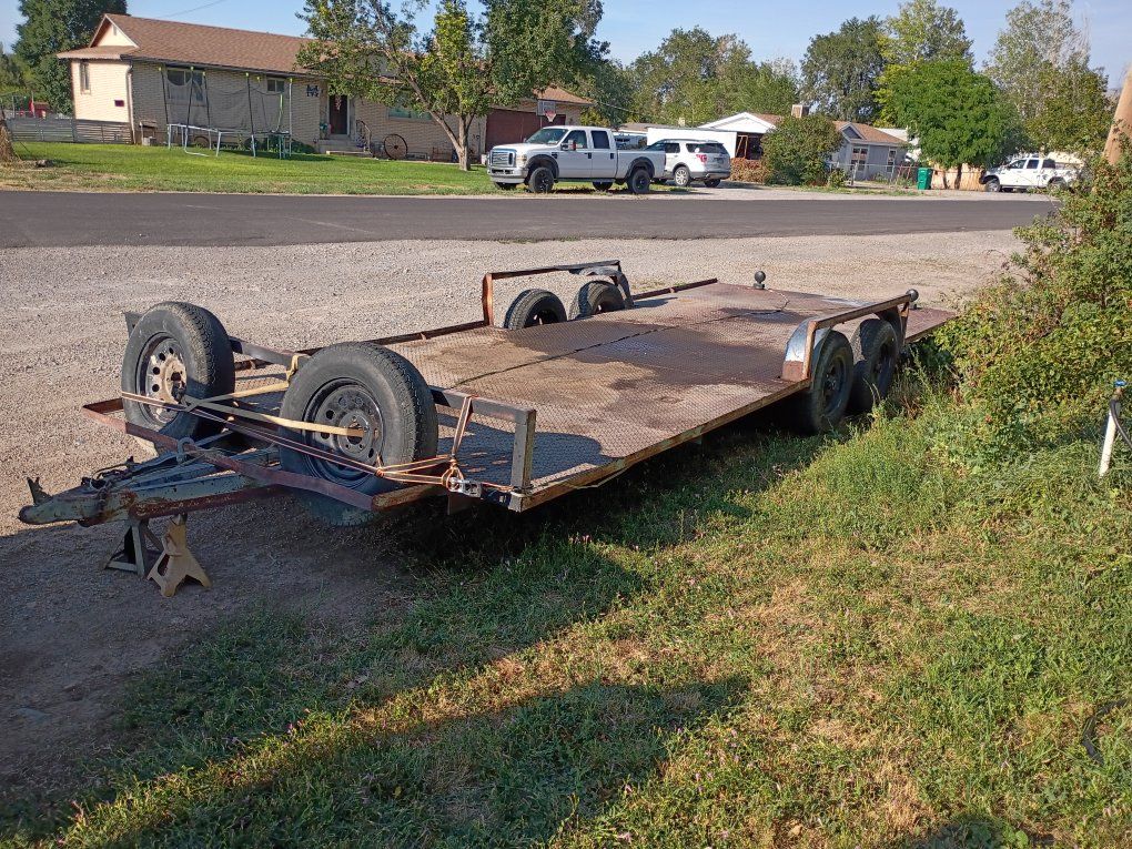 20x8 still deck tandem axle trailer