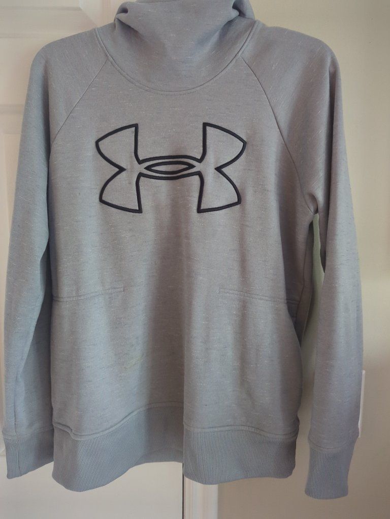 Women's Under Armour hoodie medium