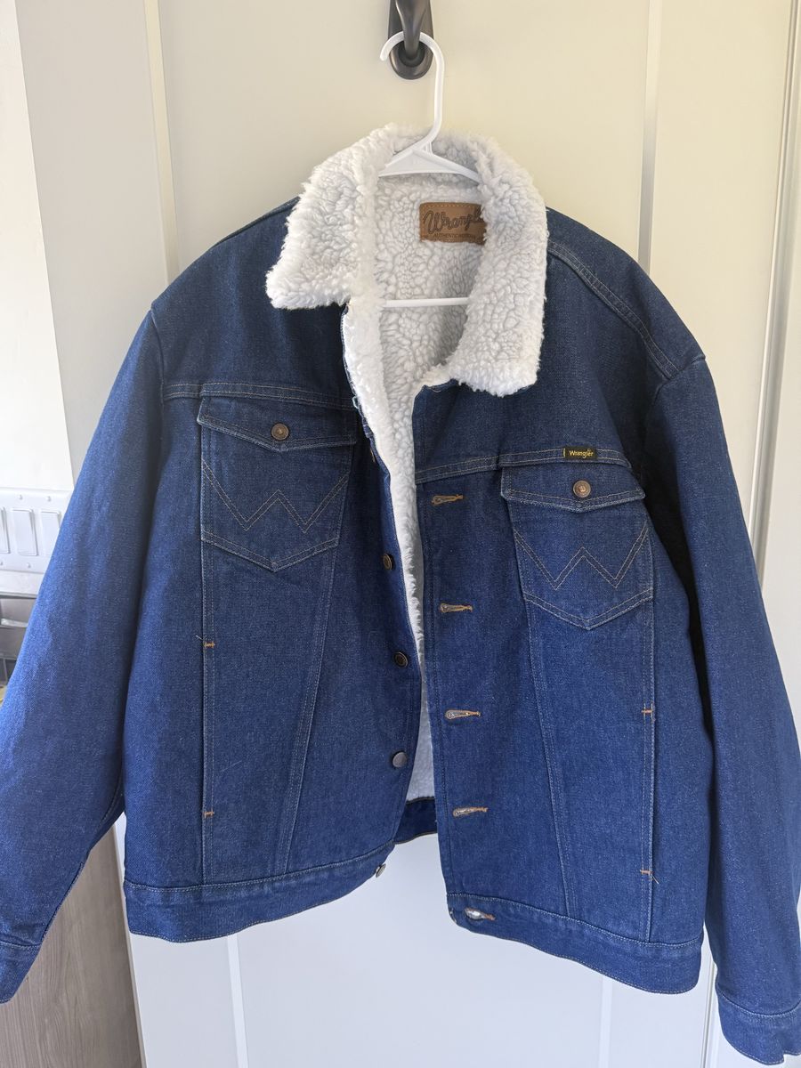 Wrangler Men's XL Blue Denim Sherpa Lined Trucker Jacket - Snap Buttons & Chest Pockets